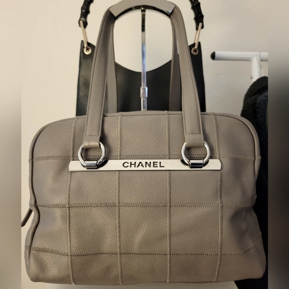 *PRICED 2 SELL**Chanel Caviar Leather Choco Bar Cube Shoulder Bag with Microchip - Picture 1 of 8